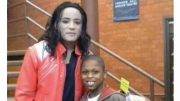 Momen Kocak Foto Bareng, Dikira Artis Ternyata KW Super