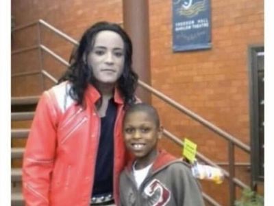 Momen Kocak Foto Bareng, Dikira Artis Ternyata KW Super