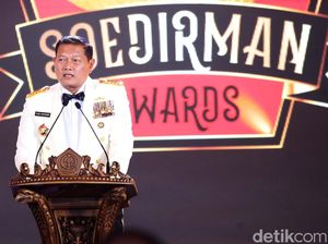 Saat Panglima TNI Beri Kejutan ke Penerima Soedirman Awards 2023 Saat Panglima TNI Beri Kejutan ke Penerima Soedirman Awards 2023