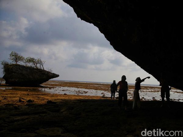 Napak Tilas Makam Raja Pertama Tiro Bulukumba