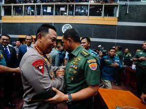 Kapolri Doakan Jenderal Agus Sukses Jalani Fit and Proper Test di DPR Kapolri Doakan Jenderal Agus Sukses Jalani Fit and Proper Test di DPR
