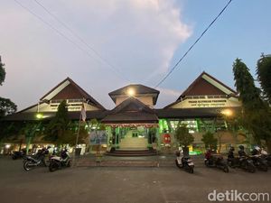 Menyusuri Pasar Pakuncen Jogja, Berburu Barang Antik Sambil Belajar Sejarah Menyusuri Pasar Pakuncen Jogja, Berburu Barang Antik Sambil Belajar Sejarah