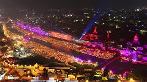 Pecahkan Rekor! Warga India Nyalakan 2,2 Juta Lampu Saat Diwali