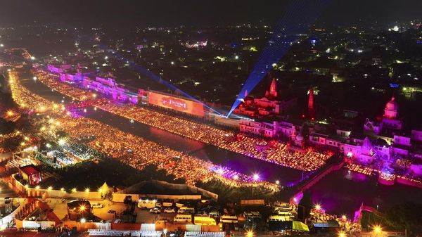 Pecahkan Rekor! Warga India Nyalakan 2,2 Juta Lampu Saat Diwali