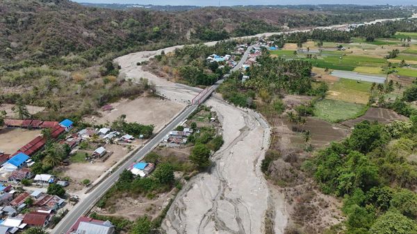Potret Pendangkalan dan Abrasi Sungai di Donggala