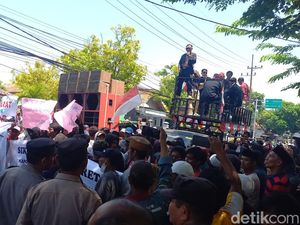 Kasus Ini Membuat Polres Sampang Digeruduk Ribuan Orang Kasus Ini Membuat Polres Sampang Digeruduk Ribuan Orang
