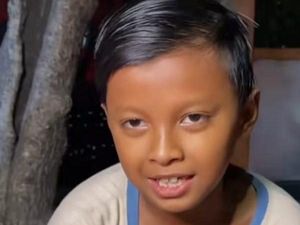 Kisah di Balik Viral Rido Bocah Surabaya Jualan Pentol Demi Sambung Hidup Kisah di Balik Viral Rido Bocah Surabaya Jualan Pentol Demi Sambung Hidup