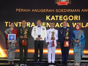 Kejutan dari Istri Penerima Soedirman Awards 2023 Tentara Penjaga Wilayah NKRI Kejutan dari Istri Penerima Soedirman Awards 2023 Tentara Penjaga Wilayah NKRI