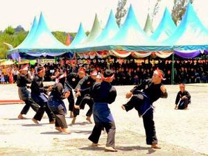 Mengenal Tatak Moccak, Tarian Bela Diri Khas Pakpak