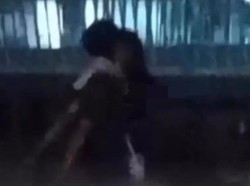 Viral Pasangan Remaja Berciuman Mesra di Ikon Kota Tanjungpinang