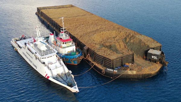 3 Kapal Bermuatan Nikel Ilegal Diringkus Bakamla di Sulteng 3 Kapal Bermuatan Nikel Ilegal Diringkus Bakamla di Sulteng