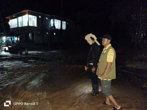 Bocah Terseret Banjir Bandang di Aceh Tenggara Ditemukan Tewas Bocah Terseret Banjir Bandang di Aceh Tenggara Ditemukan Tewas