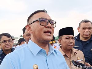 Jalan di Parungpanjang Rusak, Bupati Bogor: Saya Punya Solusi! Jalan di Parungpanjang Rusak, Bupati Bogor: Saya Punya Solusi!