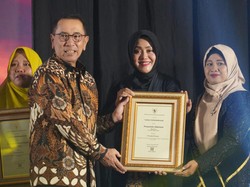 Bupati Mojokerto Terima Penghargaan Posyandu Berprestasi Nasional