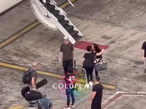 Momen Kedatangan Coldplay di Jakarta Tadi Malam