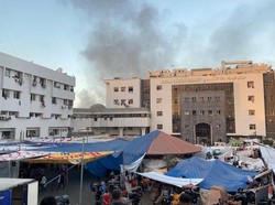 Dunia Hari Ini: Tank Israel Diposisikan di RS Gaza yang Merawat Ratusan Pasien