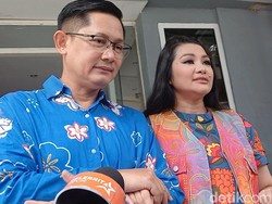 Fitri Carlina Cerita soal Suami yang Pernah Digoda Pramugari