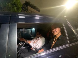 Berkemeja Hitam-Putih, Ganjar dan Mahfud ke KPU untuk Undi Nomor Urut