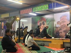 Ganjar-Mahfud Tiba di Rumah TPN, Salat Magrib Berjamaah Sebelum ke KPU