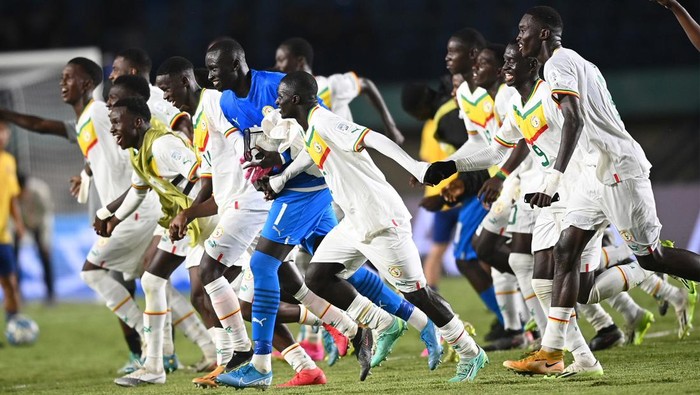 Idrissa Gueye Hattrick, Senegal Kalahkan Polandia 4-1 Timnas Senegal berhasil mengalahkan Polandia 4-1 dalam laga lanjutan Grup D Piala Dunia U-17 2023 di Stadion Si Jalak Harupat, Soreang, Kabupaten Bandung, Selasa (14/11/2023). Tiga gol di antaranya dicetak oleh Idrissa Gueye.