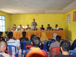 Warga Segel Kantor Desa di Sinjai Buntut Kades Digerebek Ngamar Bareng Wanita