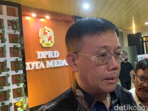 Hasyim soal Bobby Tak Penuhi Syarat Anggota PDIP Lagi: Rekomendasi ke Pusat Hasyim soal Bobby Tak Penuhi Syarat Anggota PDIP Lagi: Rekomendasi ke Pusat