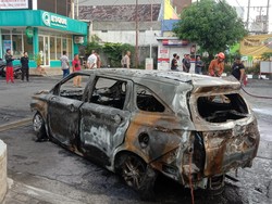 Ditinggal Salat, Mobil Ludes Terbakar di Depan SPBU Gejayan Sleman