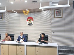 Pj Bupati Sorong Diduga Suap Rp 960 Juta dan Jam Rolex demi Atur Audit BPK