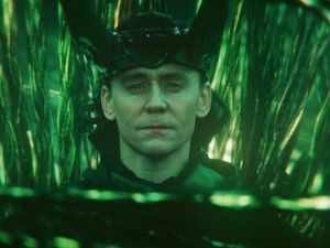 Sisi Lain Tom Hiddlestone yang Bikin Kagum dan Jatuh Hati Sisi Lain Tom Hiddlestone yang Bikin Kagum dan Jatuh Hati