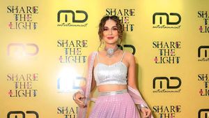 7 Foto Luna Maya Pakai Lehenga & Rambut Keriting, Cantik Bak Seleb Bollywood