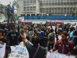 Mahasiswa Papua Geruduk Kantor Kementerian ESDM