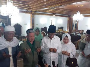 Mahfud Didoakan Kiai dari 7 Pesantren Jelang ke KPU: Saya Siap Lahir Batin