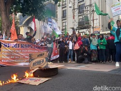 Demo Buruh di Semarang, Minta Kenaikan UMP Jateng Minimal 15 Persen