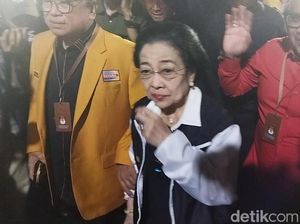 Berbaju Hitam-Putih, Megawati Hadiri Pengundian Nomor Urut di KPU