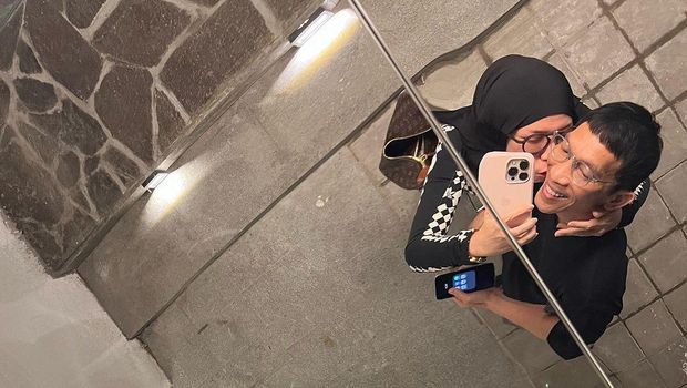 Melly Goeslaw dan Anto Hoed