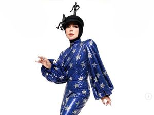 6 Gaya Terbaru Melly Goeslaw yang Kini Nyaleg, Nyentrik Hingga Avant Garde 6 Gaya Terbaru Melly Goeslaw yang Kini Nyaleg, Nyentrik Hingga Avant Garde