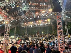 Pendukung 3 Paslon Adu Yel-yel di KPU Jelang Pengundian Nomor Urut