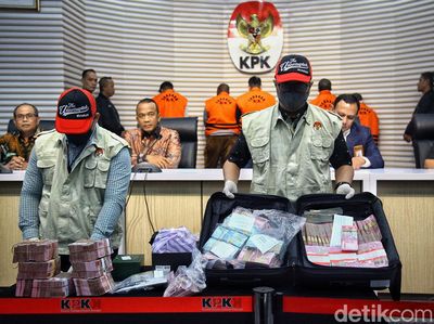 Penampakan Uang Rp 1,8 M dan Rolex dari OTT Pj Bupati Sorong