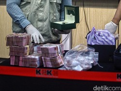 Penampakan Jam Rolex-Tumpukan Uang di Kasus Pj Bupati Sorong