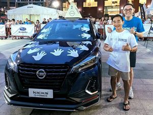 Modal Pegang Mobil 30 Jam! Pria Ini Dapat Mobil Miliaran Rupiah Modal Pegang Mobil 30 Jam! Pria Ini Dapat Mobil Miliaran Rupiah