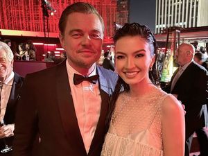 Hadiri LACMA Gala, Raline Shah Panen Selfie Bareng Seleb Hollywood Hadiri LACMA Gala, Raline Shah Panen Selfie Bareng Seleb Hollywood