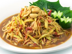 Resep Selada Mangga Muda ala Thailand, Pedas Renyah Menyegarkan