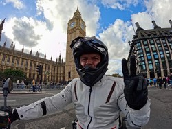 Wow! Pengusaha Ini Naik Motor Listrik dari Jakarta ke London