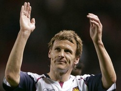 Teddy Sheringham. Main 236 laga untuk Tottenham Hotspur FC (1992-2002) dan 134 pertandingan bersama Manchester United (1997-2000). Foto: AP