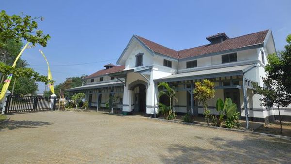Potret Stasiun Tuntang, Stasiun Bersejarah Latar Gadis Kretek