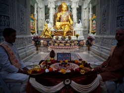 Apa Kitab Suci Agama Hindu? Ini Pengertian, Bentuk, hingga Isinya