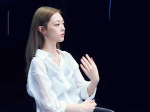 Sulli Curhat Sebelum Bunuh Diri di Dear Jinri, Merasa Hidup Jadi Produk Sulli Curhat Sebelum Bunuh Diri di Dear Jinri, Merasa Hidup Jadi Produk