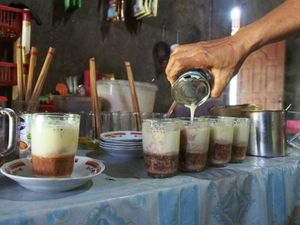 Nikmatnya Teh Talua Minuman Tradisional Khas Sumatera Barat Nikmatnya Teh Talua Minuman Tradisional Khas Sumatera Barat