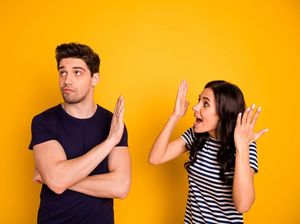 5 Kelakuan Tak Terduga Pria Ketika Makan Bersama Saat Kencan 5 Kelakuan Tak Terduga Pria Ketika Makan Bersama Saat Kencan