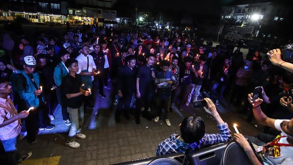 Aliansi Mahasiswa Jatim Gelar Aksi Mimbar Bebas